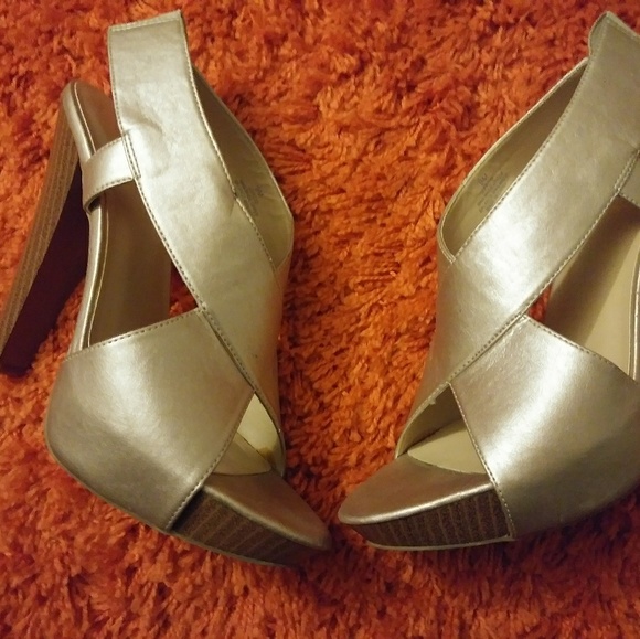 Shoes - Picture 3 of 5